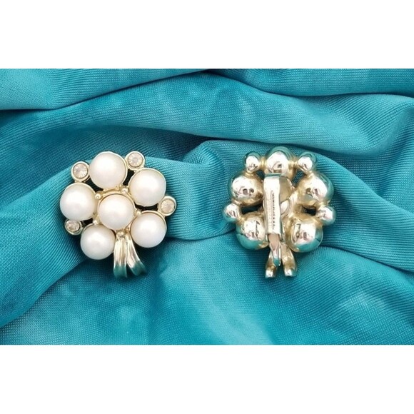 Sarah Coventry Pearl Earrings Royal Ballet Vintage Clip On 1961 Faux Pearl - Picture 1 of 7